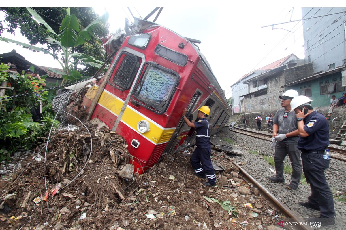 Menhub perintahkan Ditjen KA evaluasi anjloknya KRL