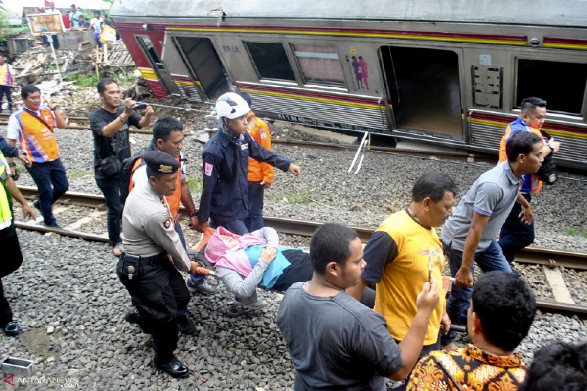 17 korban luka-luka KRL anjlok dievakuasi