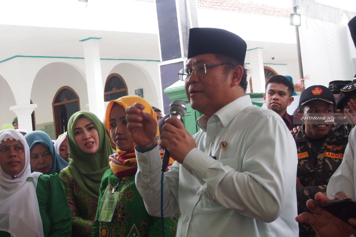 Menteri Rudiantara janjikan aplikasi penjualan bagi petani bawang Nganjuk