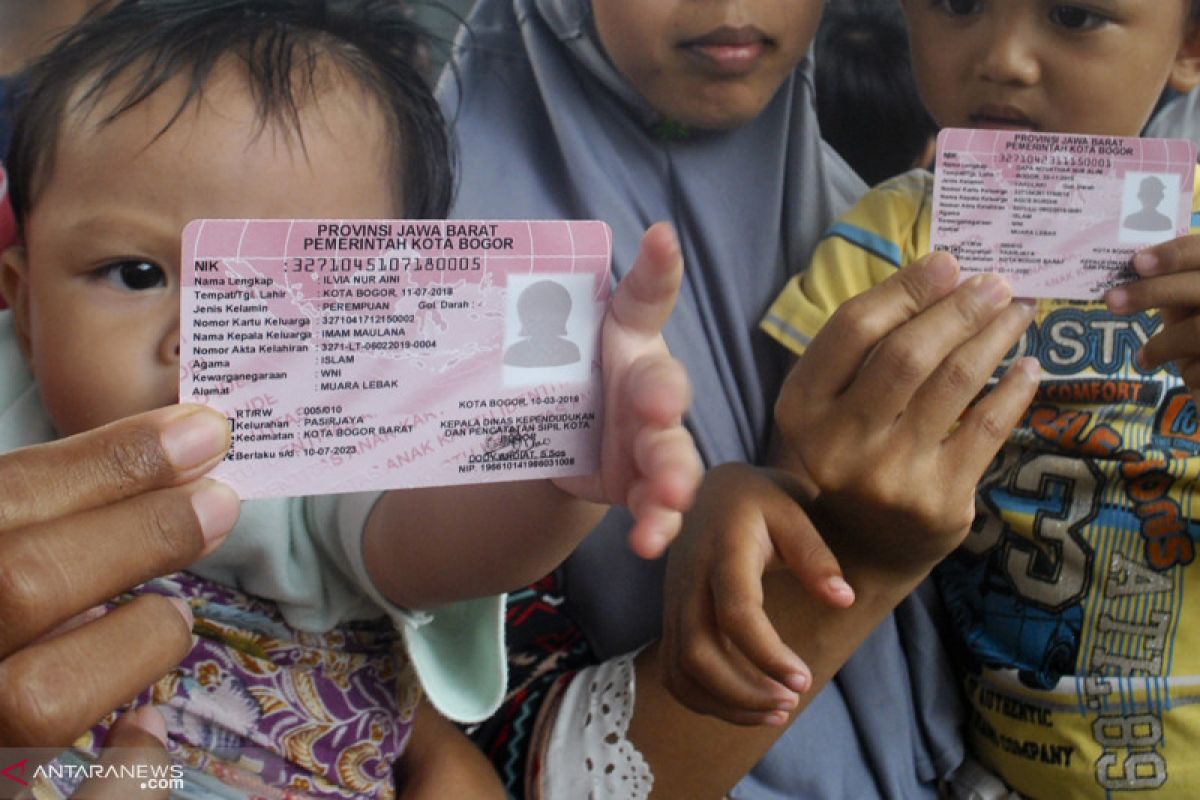 Dispendukcapil Ambon cetak 4.325 kartu identitas anak