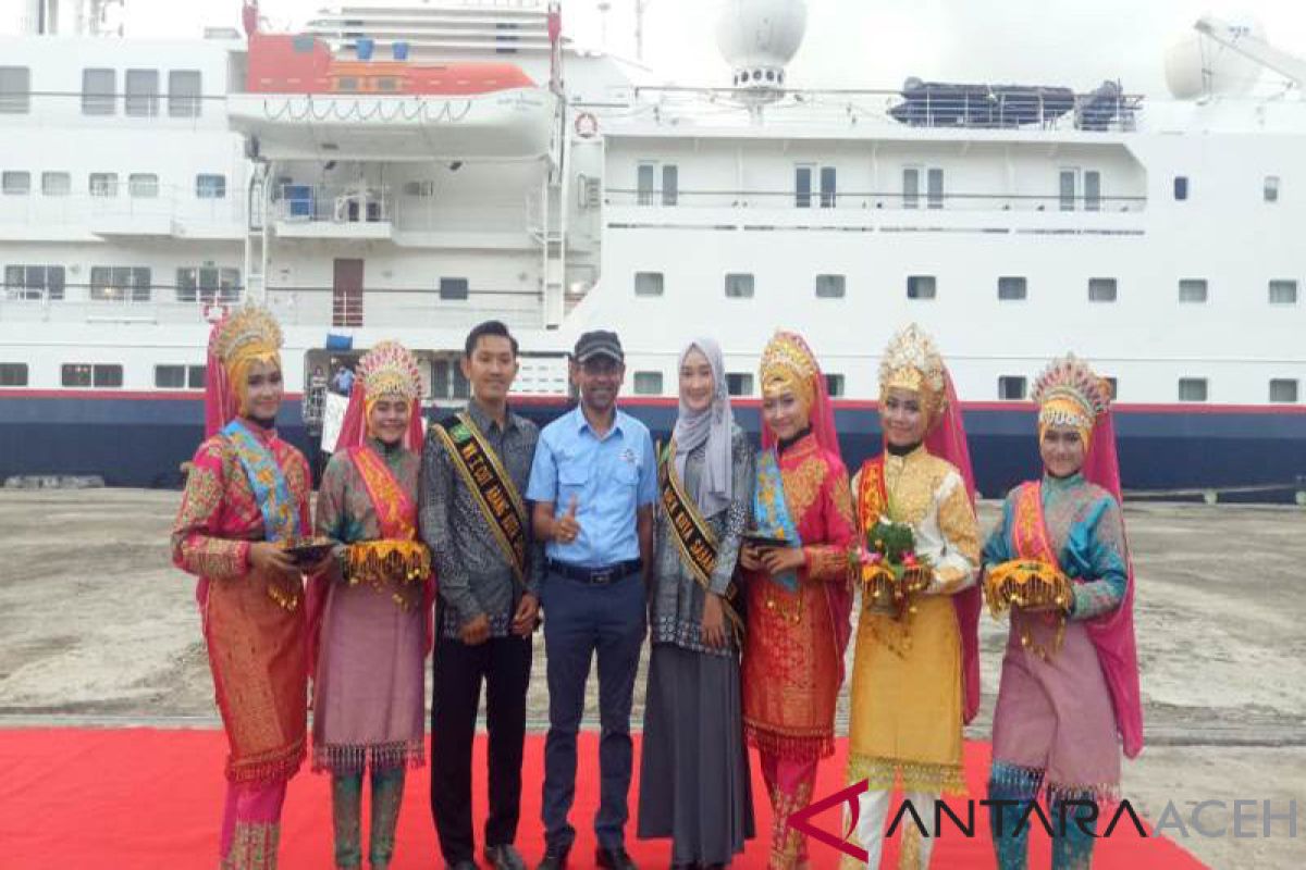 Kapal Pesiar Silver Discoverer sandar di Sabang