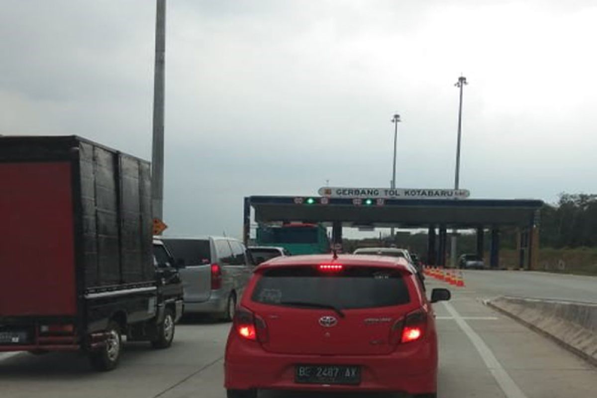 Kendaraan mulai ramai melintasi Tol Trans Sumatera