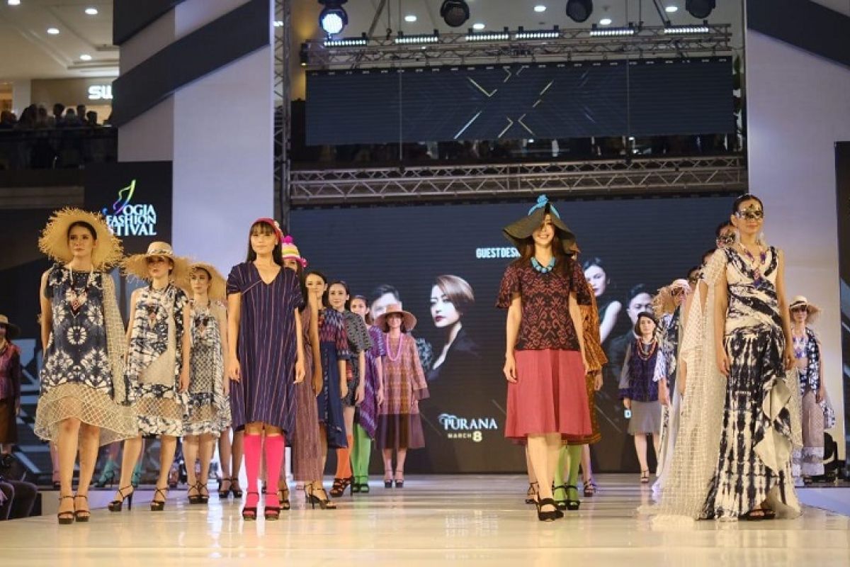 Tenun Kediri dipamerkan di Jogja Fashion Festival 2019