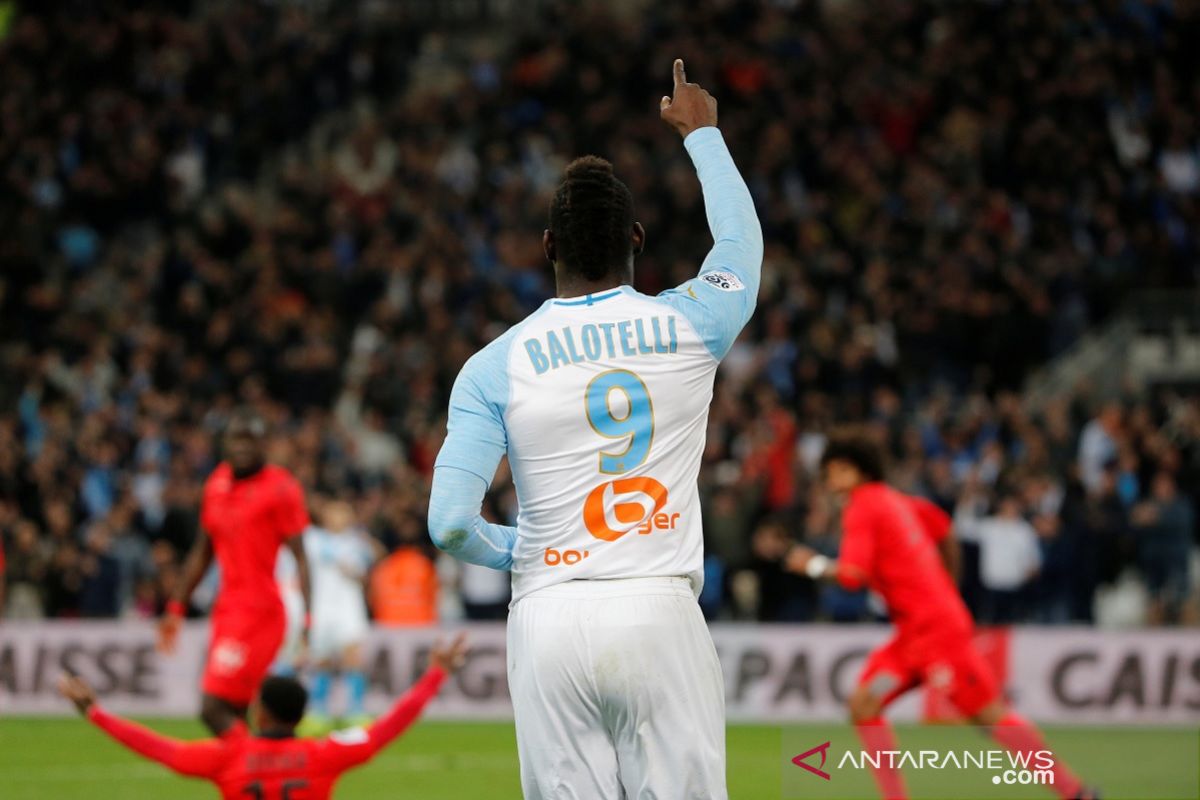 Balotelli cetak gol ke gawang mantan tim, Marseille petik kemenangan