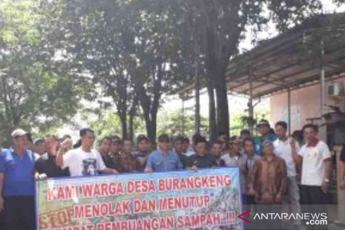Pemkab Bekasi diminta gandeng polisi buka blokade TPA