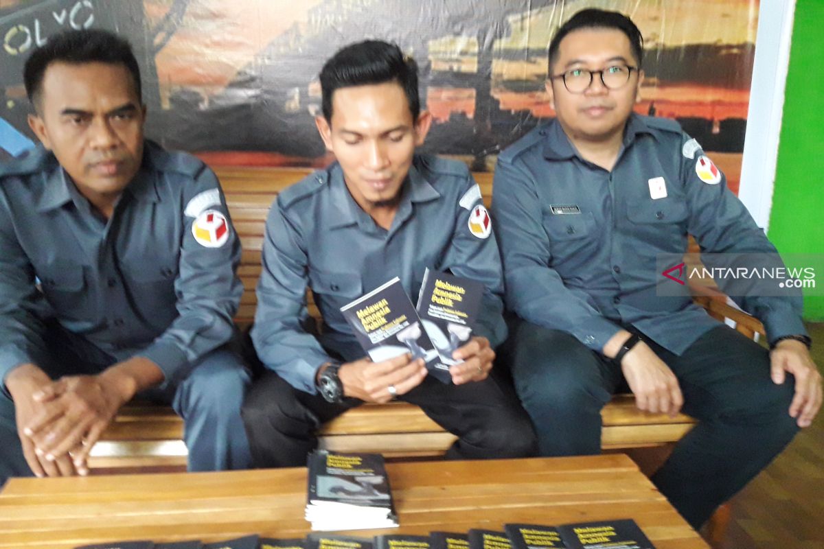 Bawaslu Pontianak sita buku diduga untuk kampanye hitam