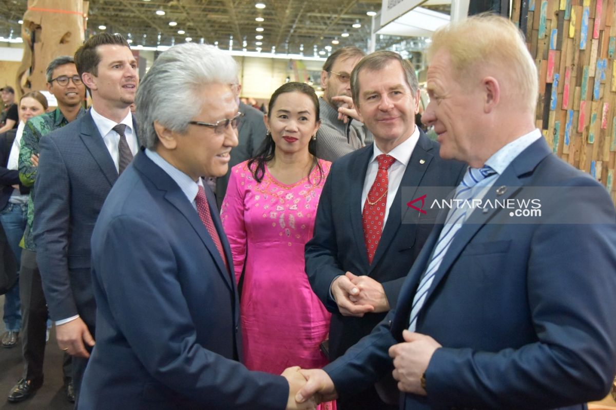 Indonesian furniture products at exhibition attract more visitors in Austria