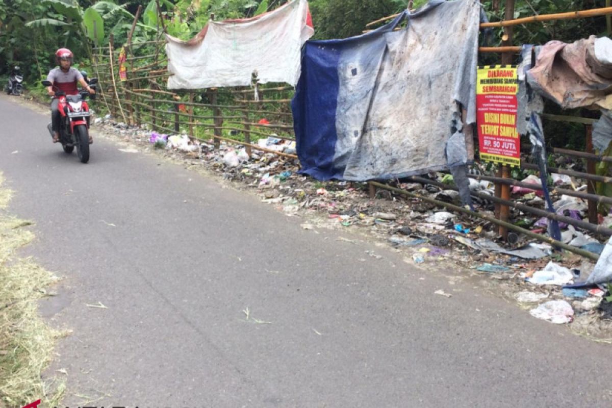 Pengurus keluhkan kesadaran masyarakat tak buang sampah depan depo