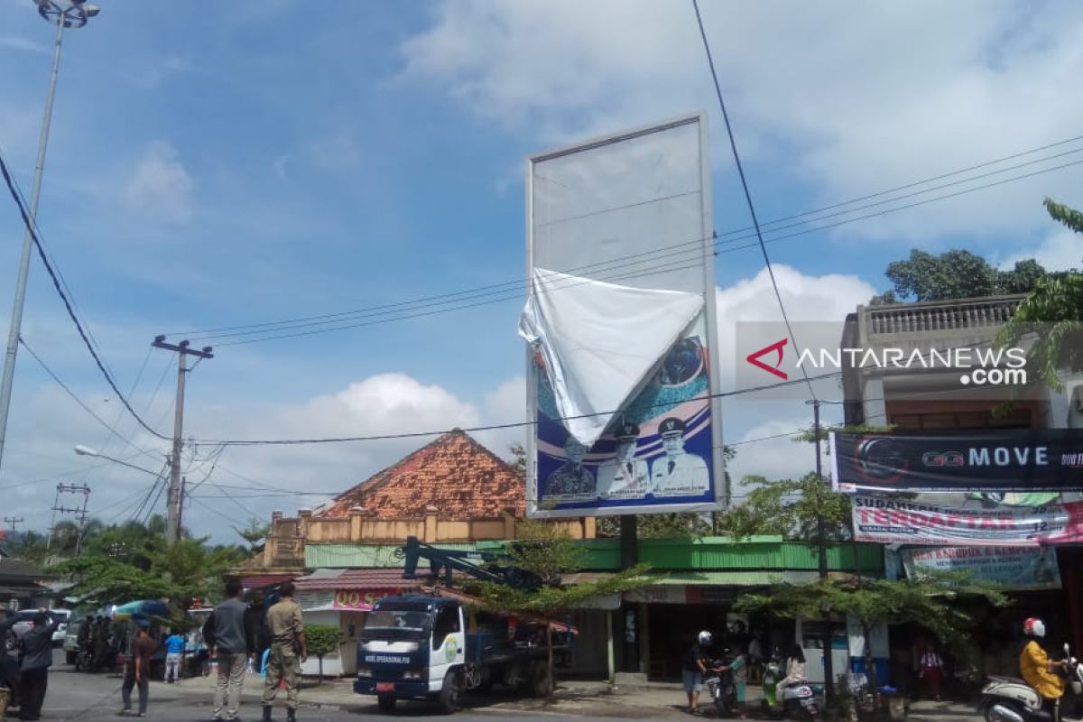 Bawaslu Palembang tertibkan APK di papan reklame berbayar