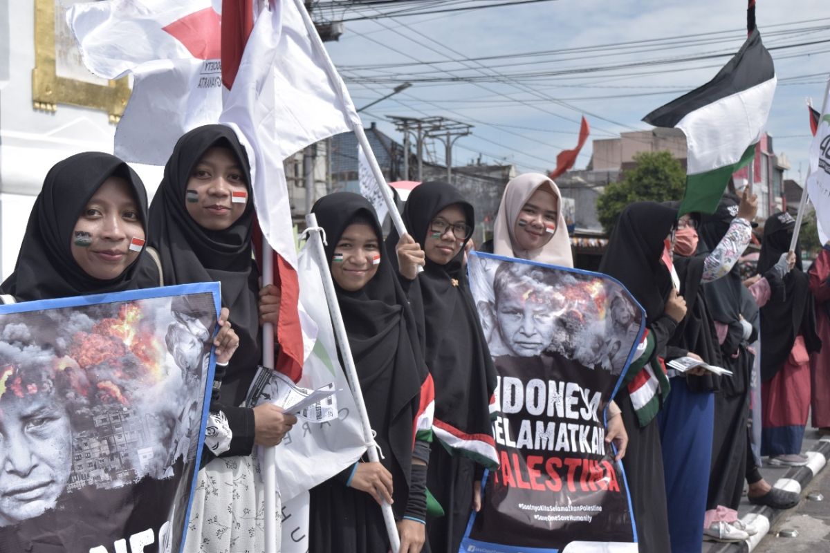 Relawan MRI-ACT DIY gelar "long march" untuk mendukung Palestina