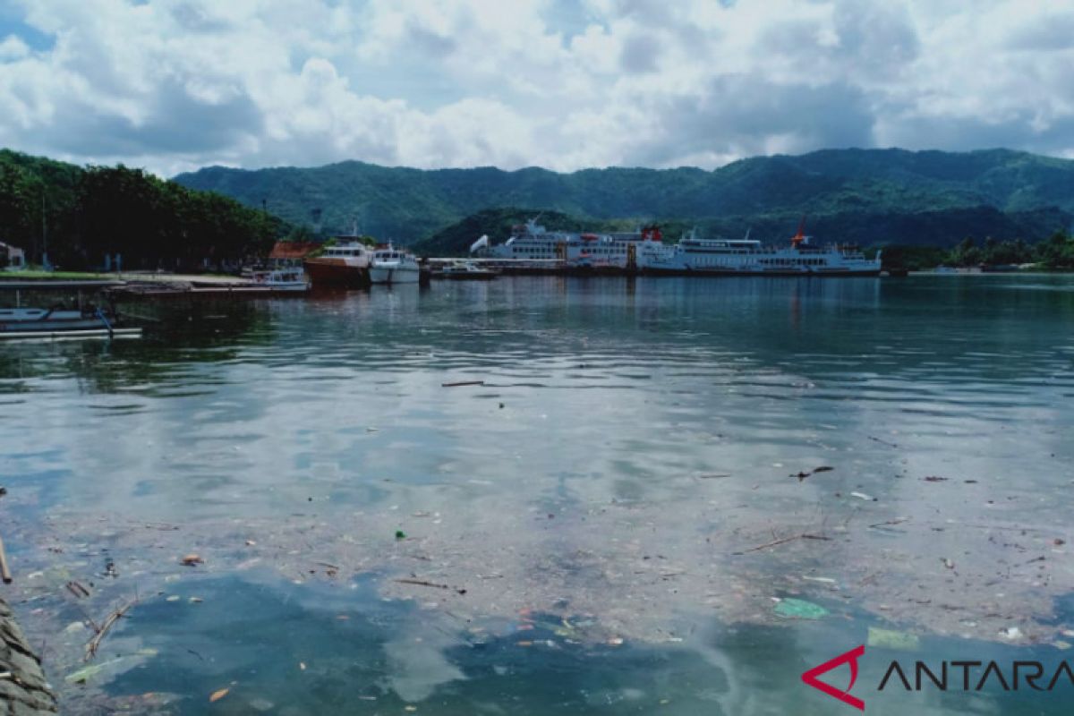 Tiga kapal pesiar batal ke Lombok karena sampah