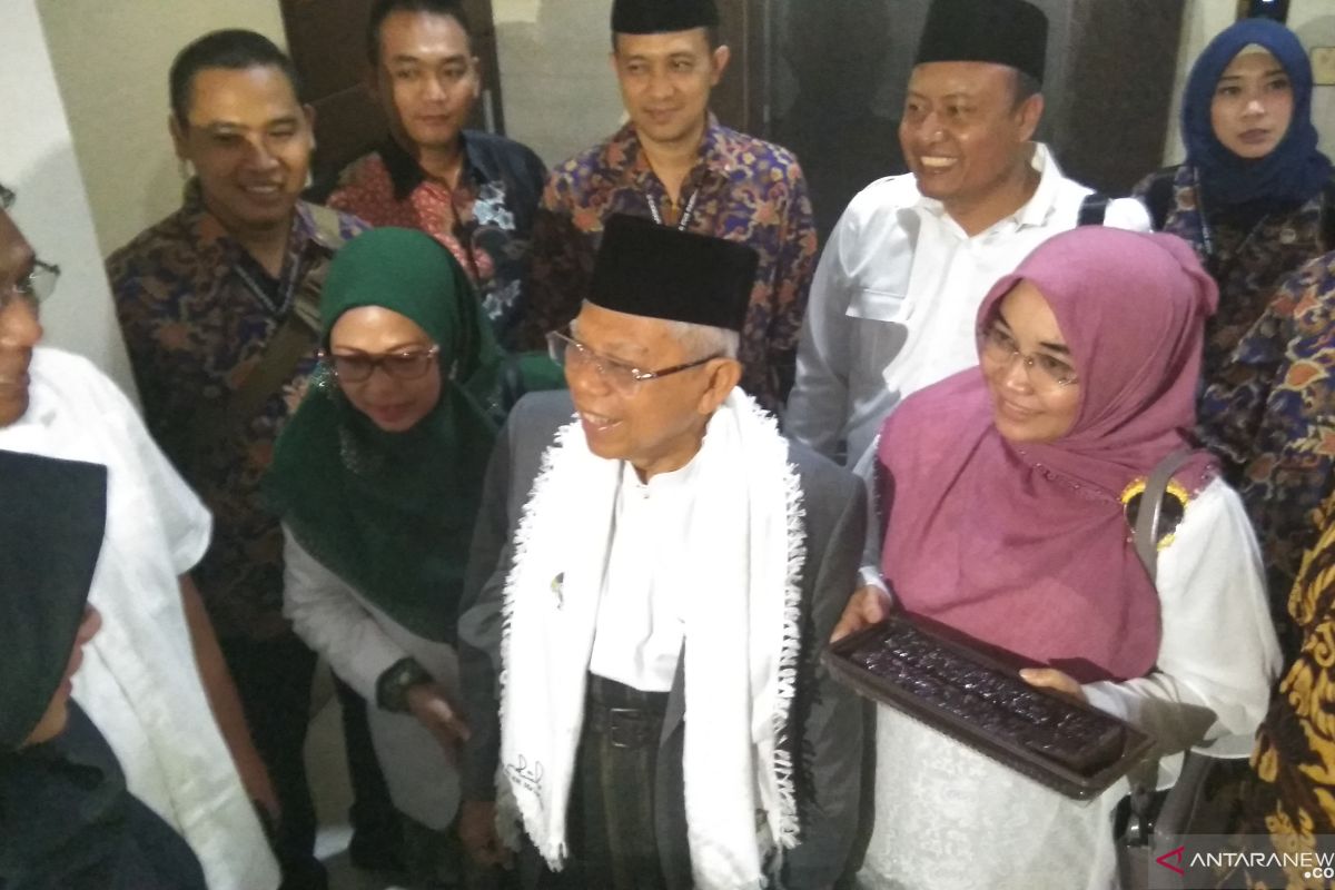 Ma'ruf Amin dapat kejutan kecil di Hari Ulang Tahun ke-76