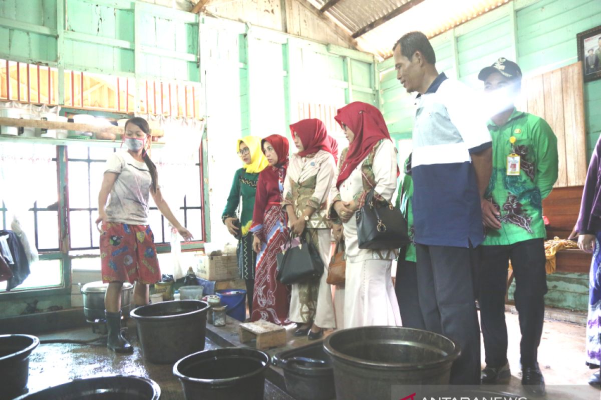 Disdikbud dukung instruksi bupati penggunaan seragam sasirangan