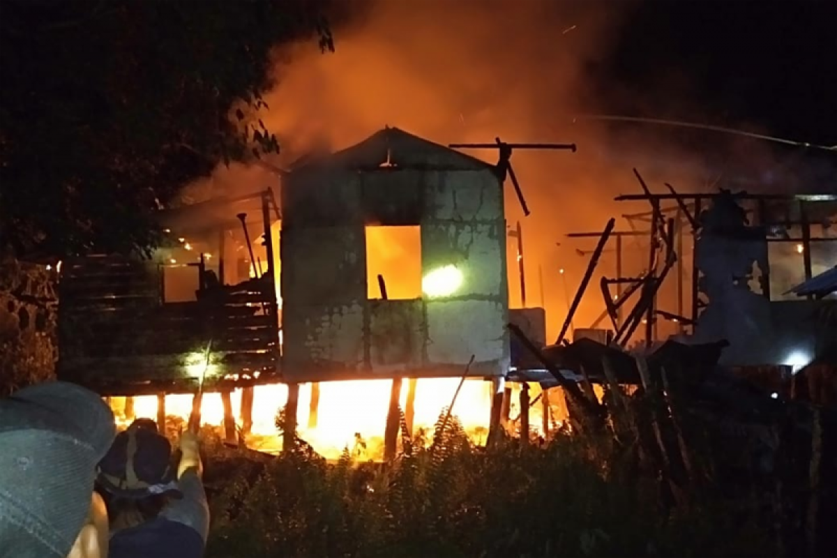 Rumah dinas guru terbakar di Jongkong