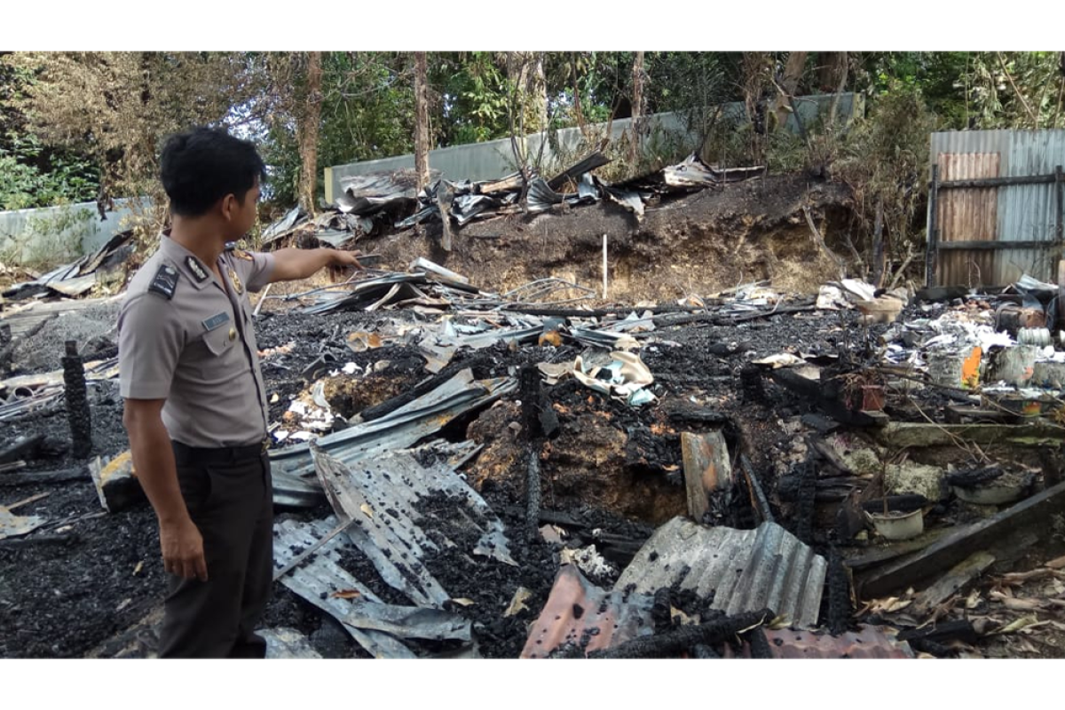 Dua rumah di Nanga Suhaid ludes terbakar