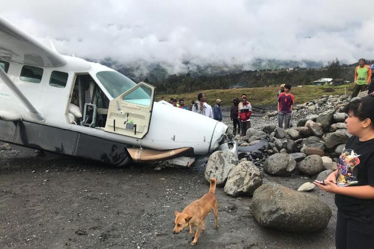 Bandara Ilaga Puncak Papua kembali beroperasi pascapesawat tergelincir