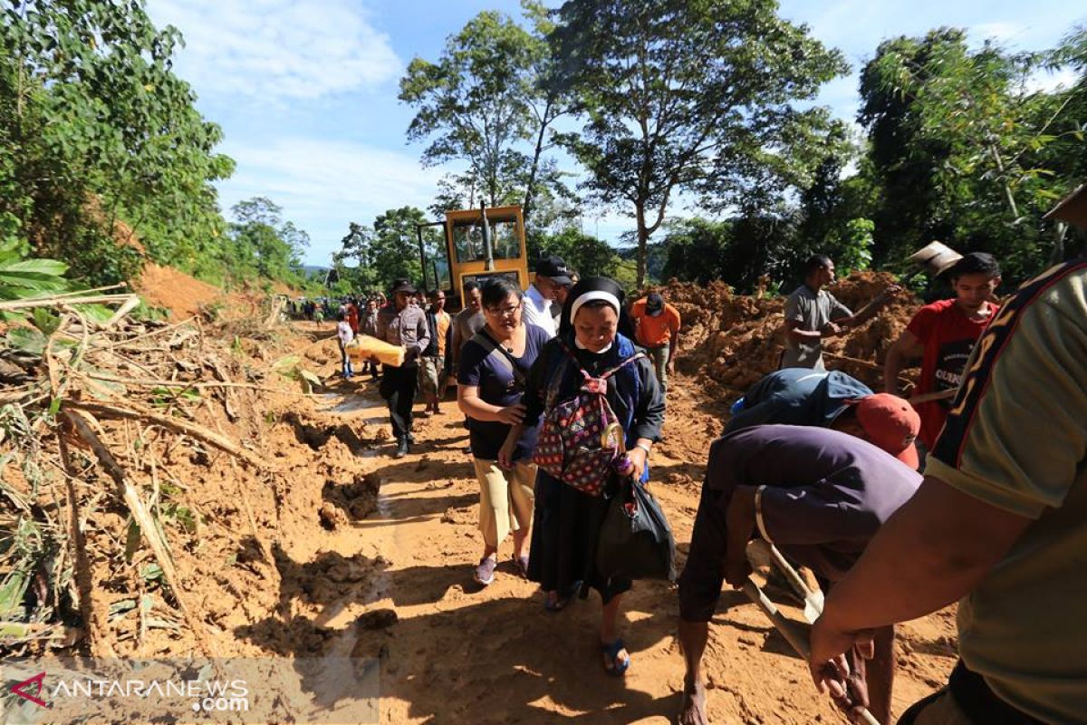 Tiga hari kedepan trans Flores sudah bisa dilalui