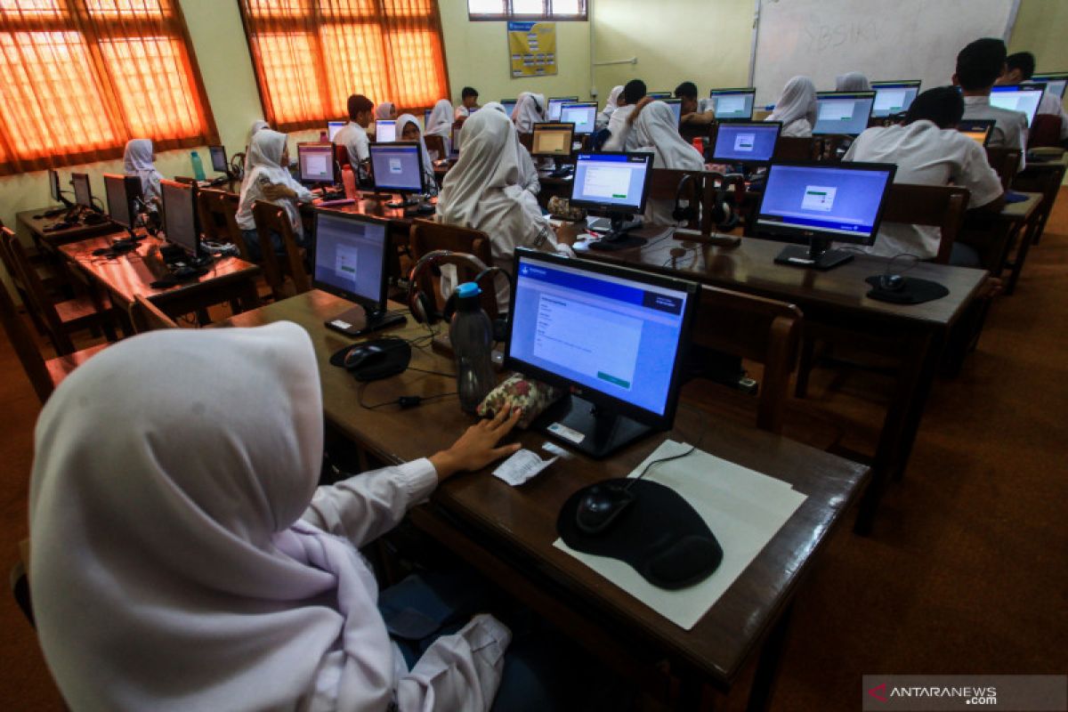 UNBK-SMA pada 2019 belum dapat diselenggarakan 100 persen di Sumbar