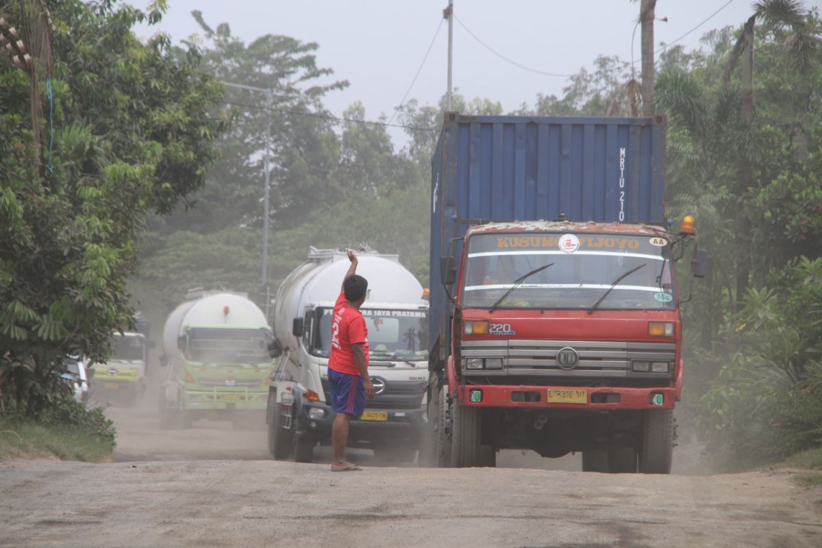 Pemkab Sidoaro janjikan perbaiki jalan Bulang-Prambon tahun 2019