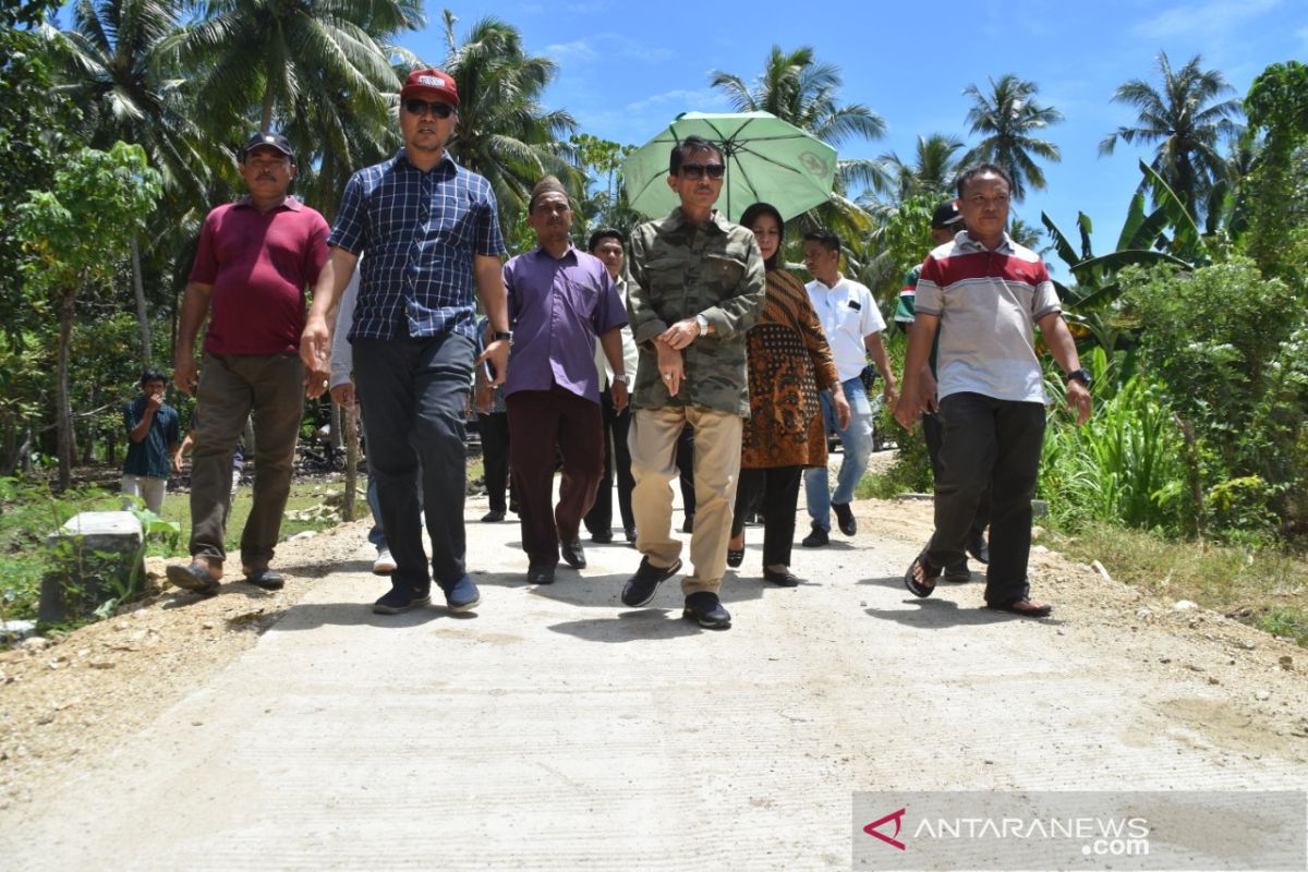 Bupati Gorontalo Resmikan Jalan dan Jembatan Gantung