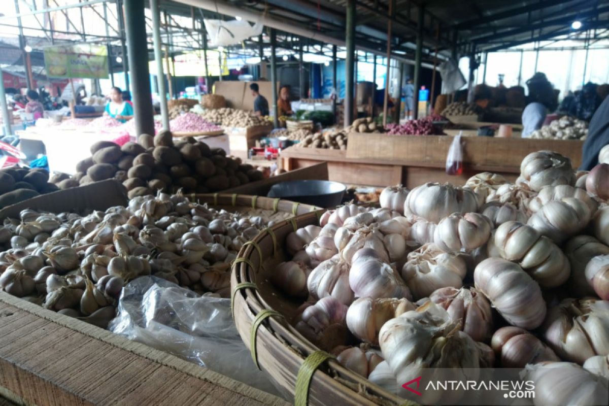 Harga bawang putih di Solo terus naik