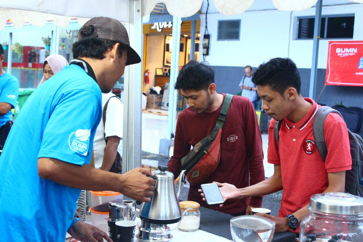 Promosikan kopi Nusantara, KAI Daop Jember bagikan 2.000 cangkir kopi gratis