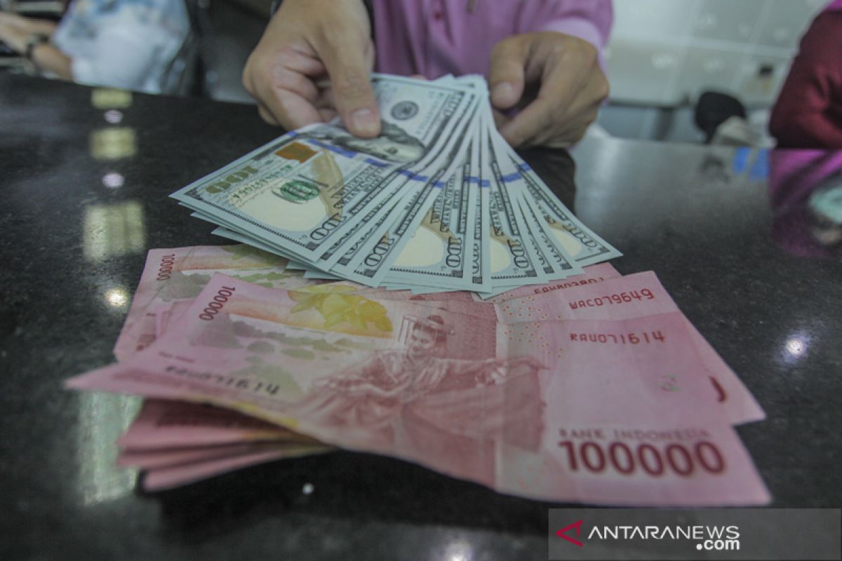 Rupiah pada awal pekan diperkirakan masih tertekan