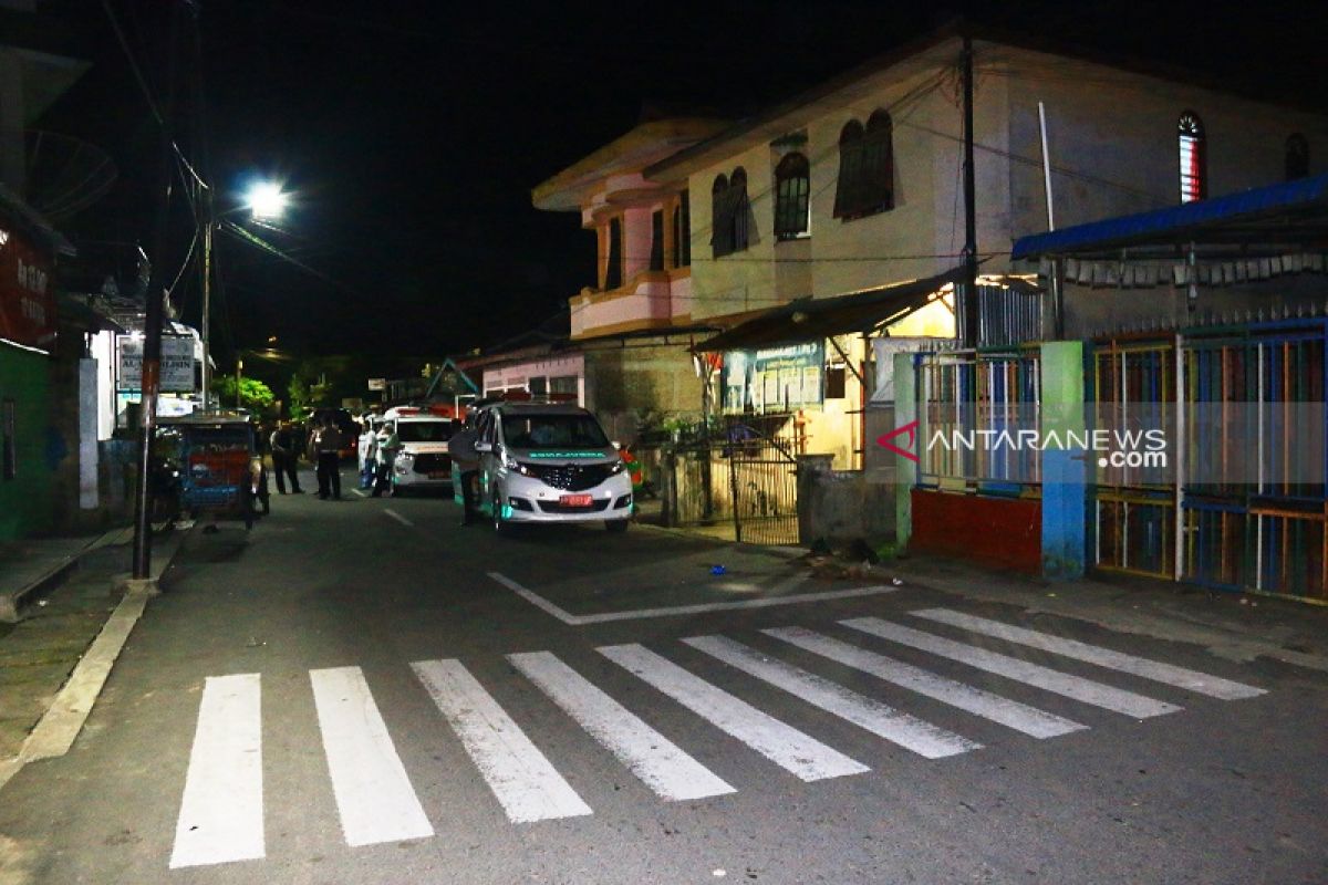 Lokasi dekat rumah terduga teroris di Sibolga disterilkan, ambulans disiapkan