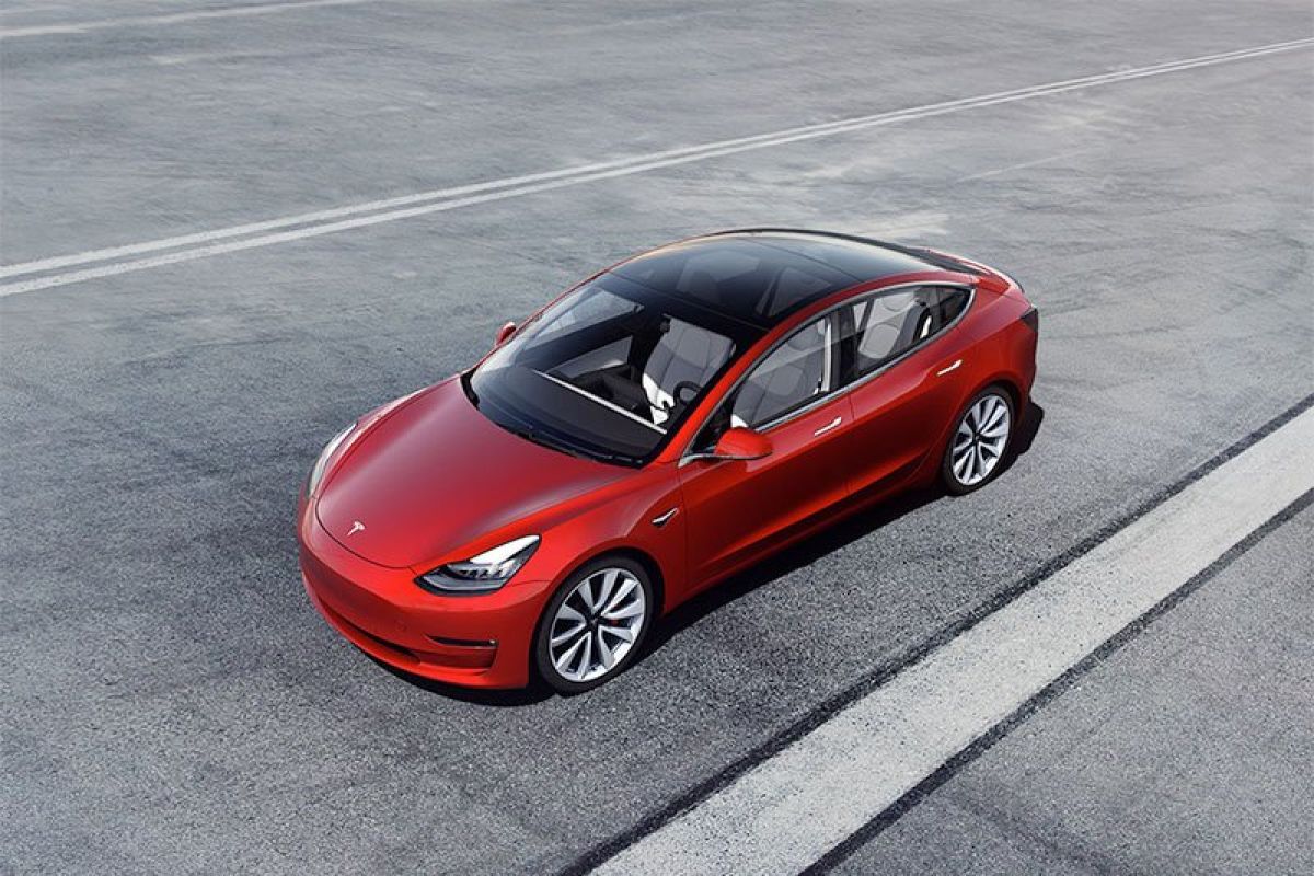 Sejumlah rental mobil batal pesan 85 sedan Tesla karena kualitas kurang baik