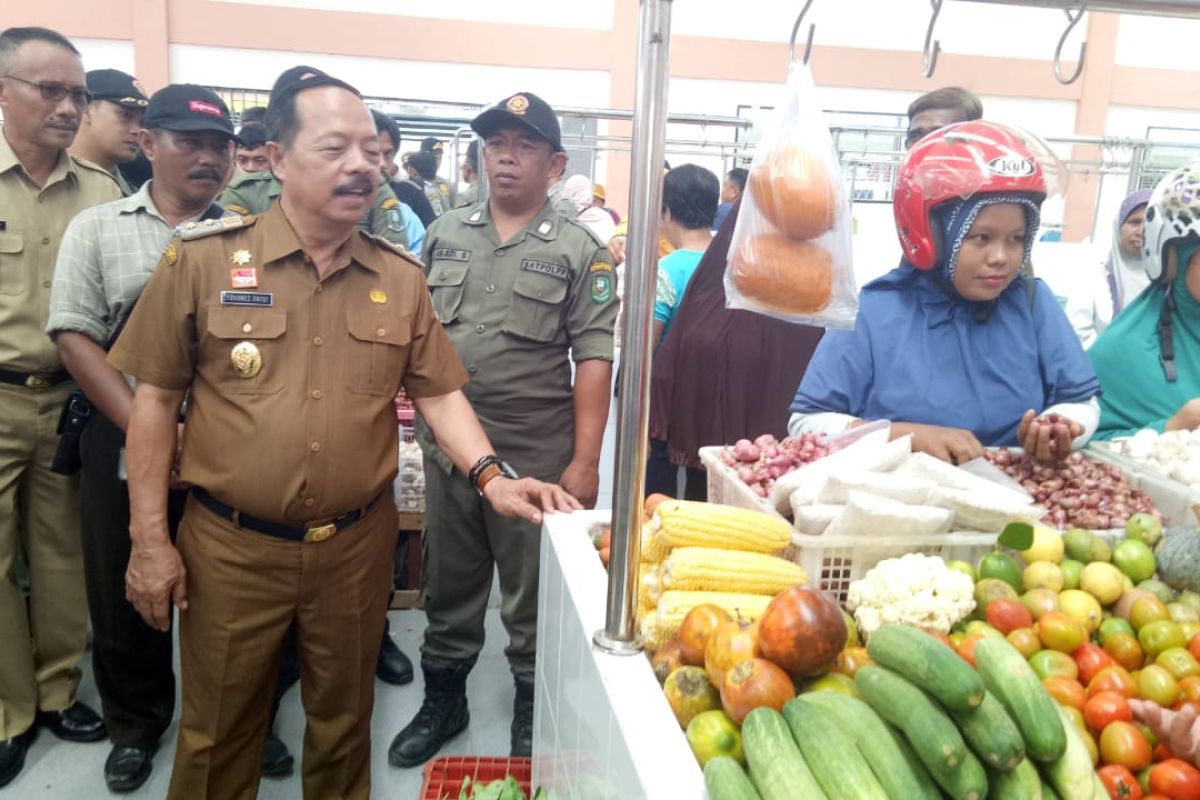 Wabup Sanggau sidak pasar tradisional