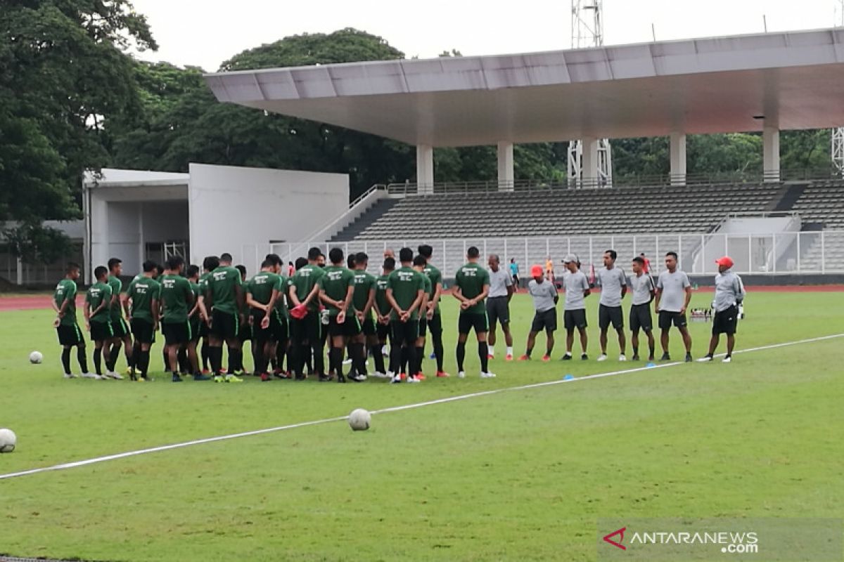 Bek timnas U-23 harus fokus dan tenang, kata Robby Darwis