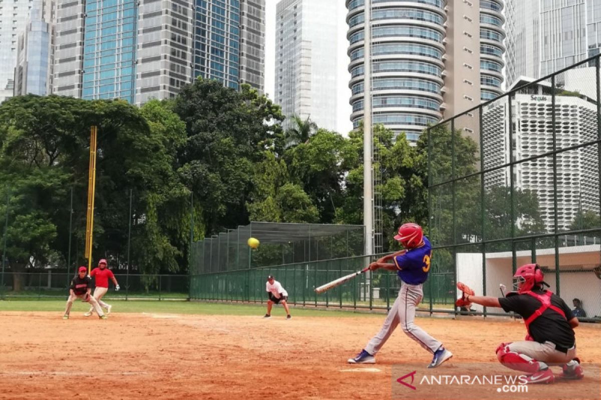 Juara nasional DKI ikutii sofbol Piala Gubernur Sultra