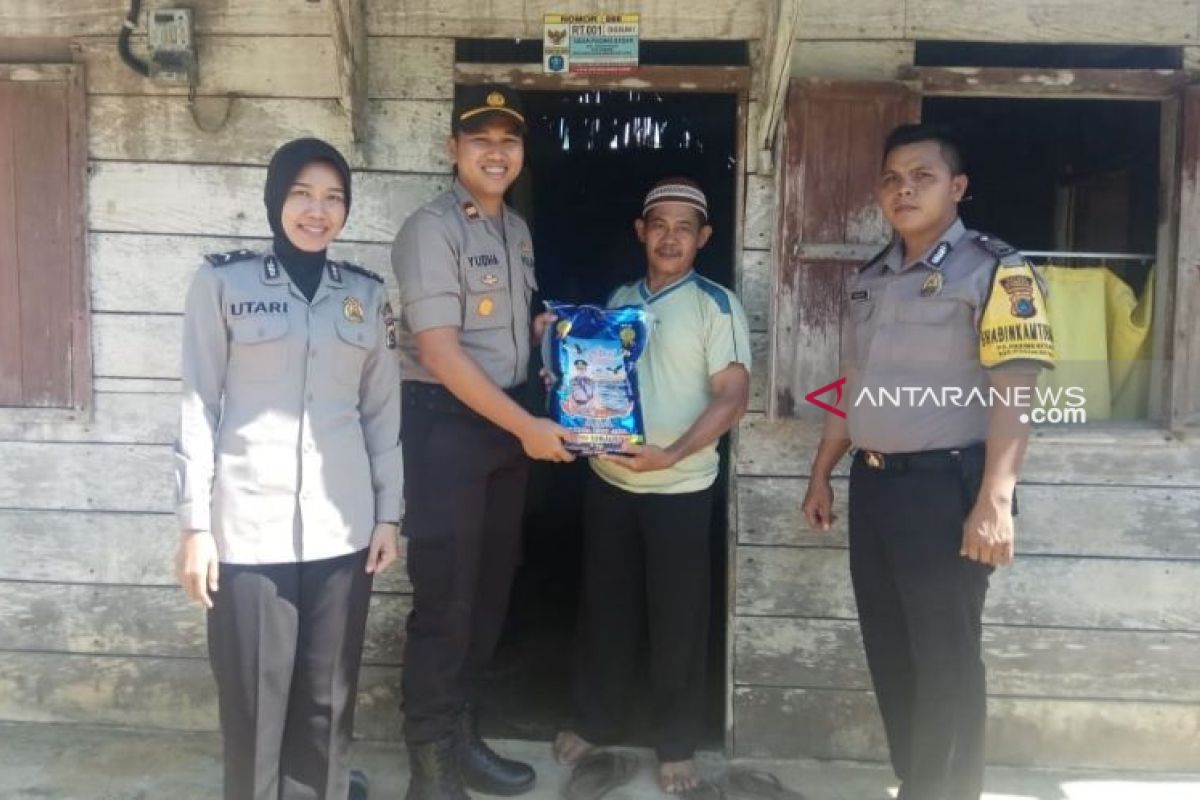 Polsek Puding Besar salurkan bantuan 35 paket sembako