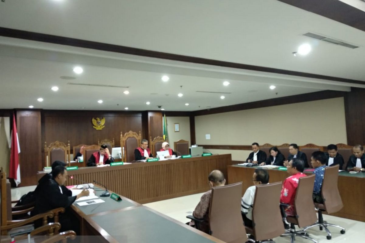 Empat anggota DPRD Kalteng didakwa terima suap Rp240 juta