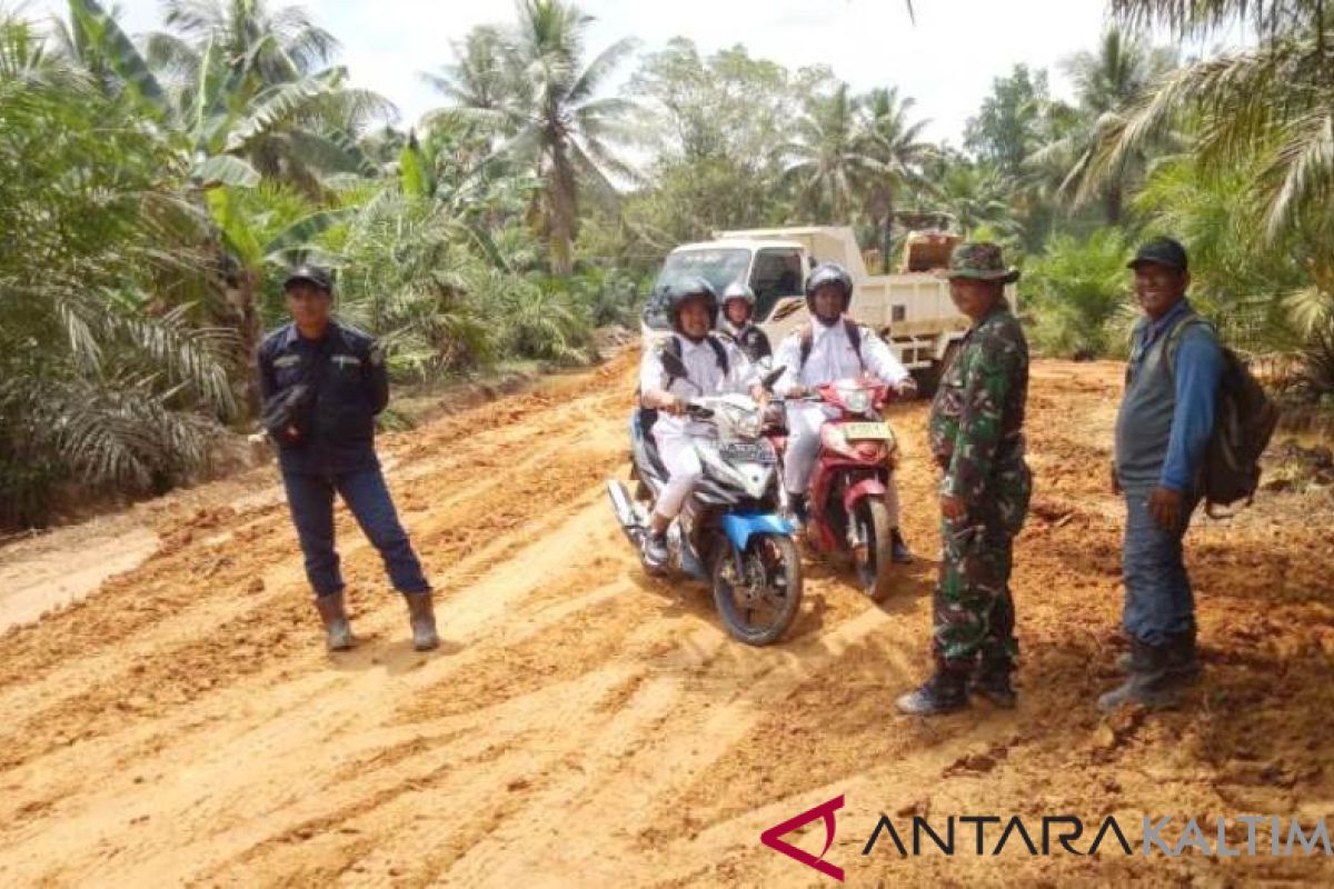 Kodim Penajam Wujudkan Jalan Dambaan Warga