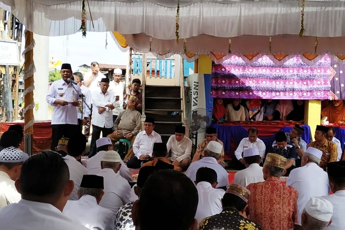 Gubernur hibahkan Rp1 miliar dukung pembangunan masjid terapung