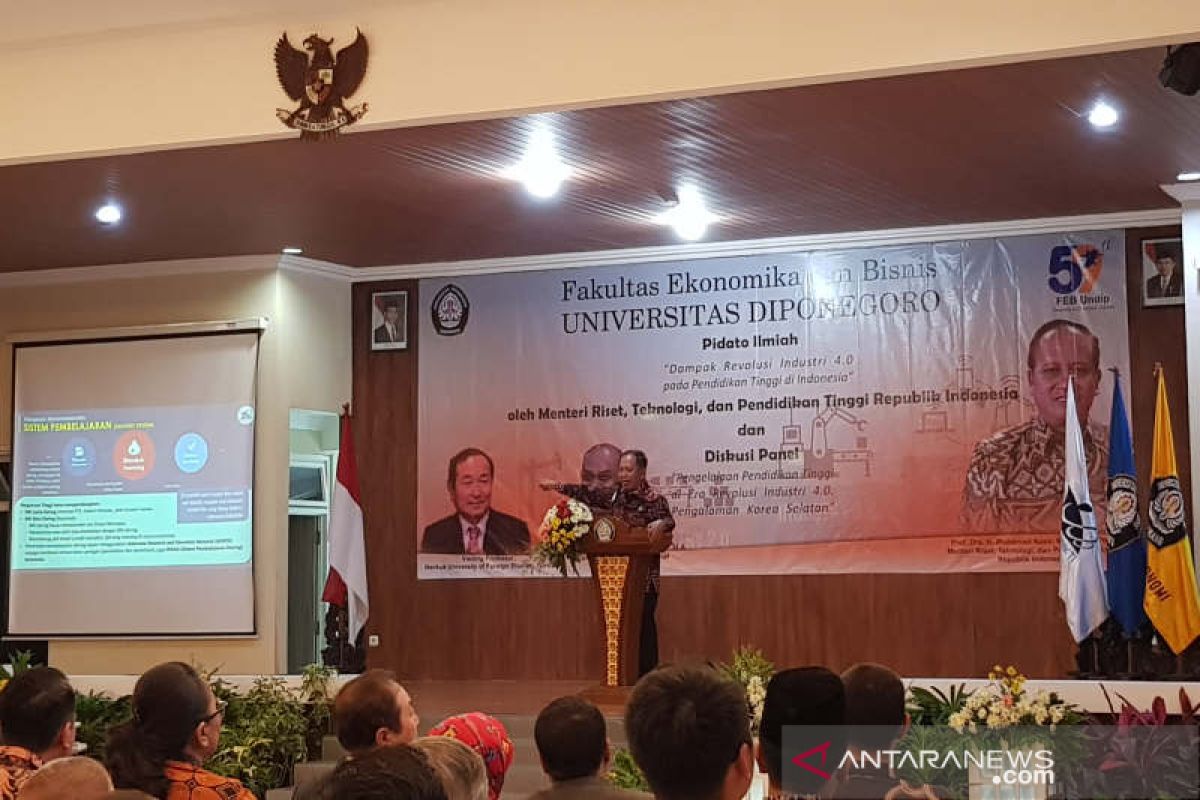 Menristekdikti: PTN belum berubah hadapi industri 4.0