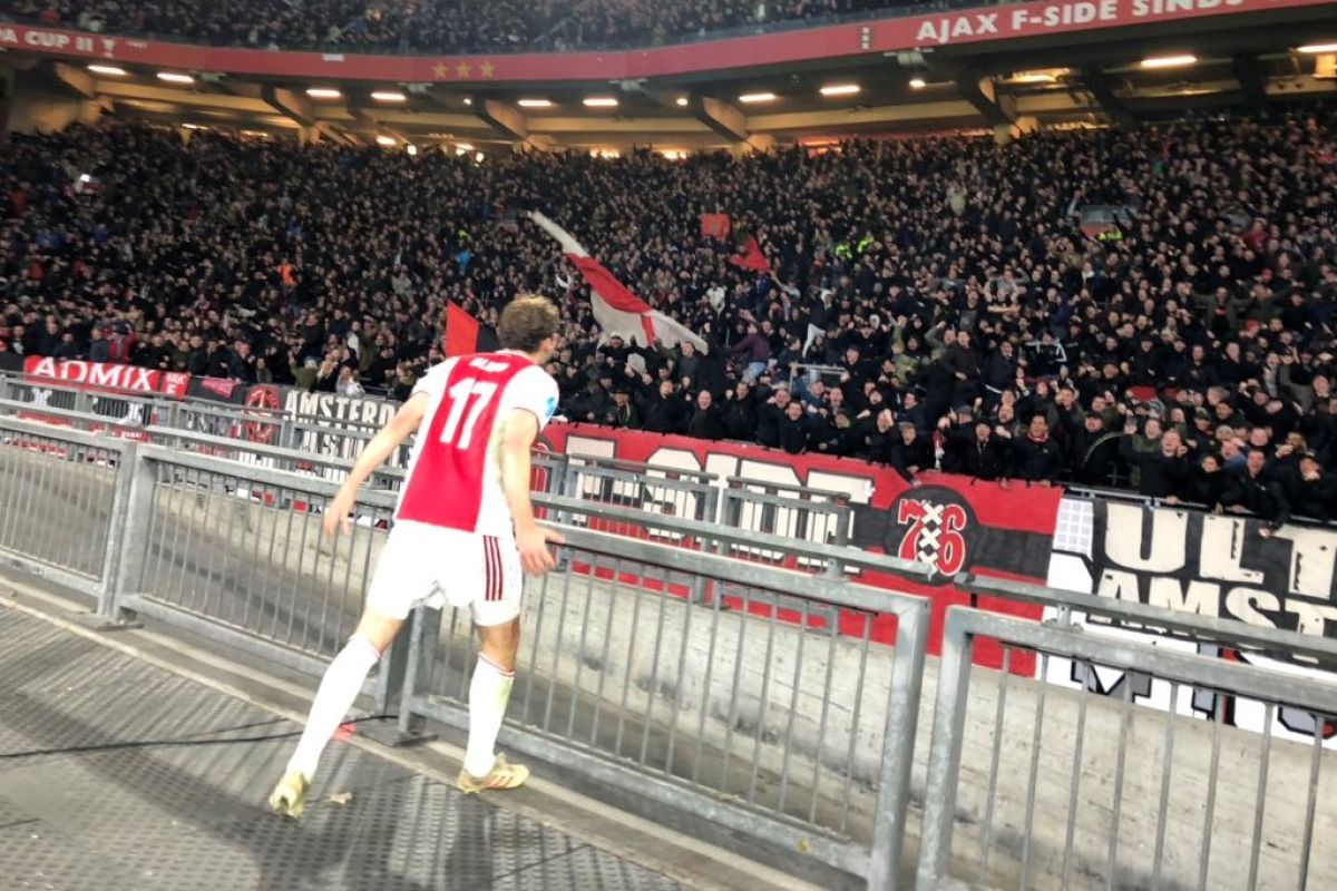 Menangi laga tunda, Ajax pangkas jarak dari PSV