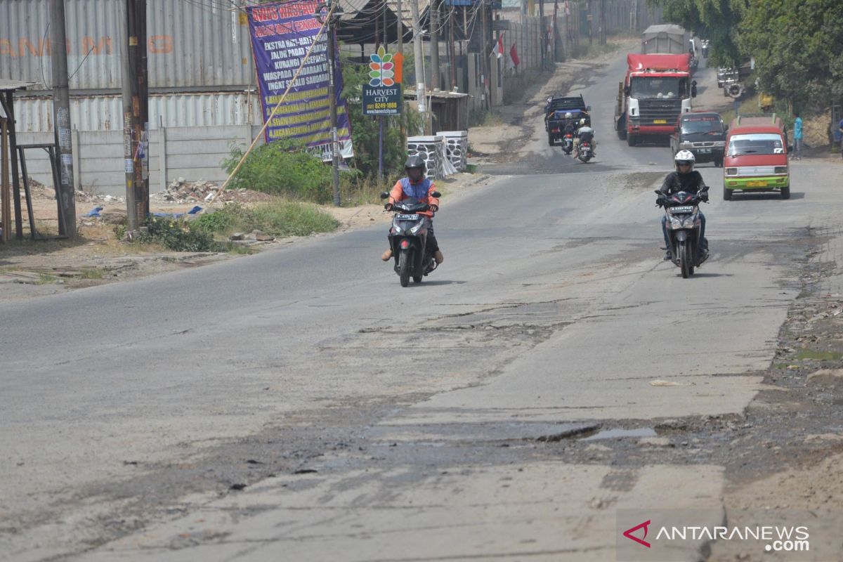 Pelebaran jalan raya Cikarang-Cibarusah Bekasi tahun ini