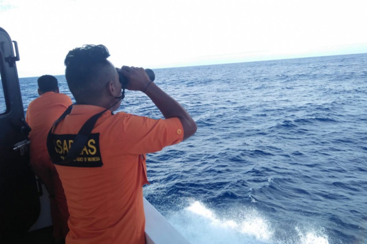 1 penumpang kapal jatuh ke laut, belum ditemukan