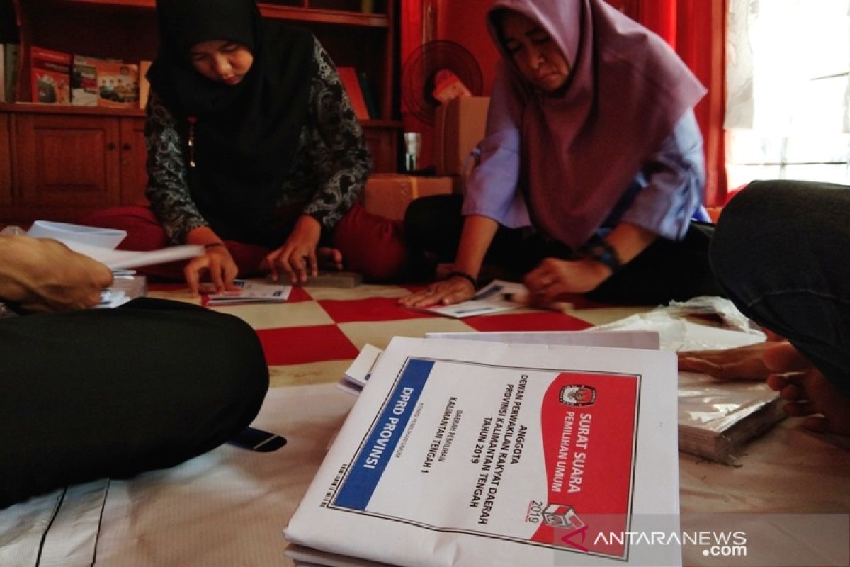 KPU Palangka Raya mulai sortir dan lipat surat suara