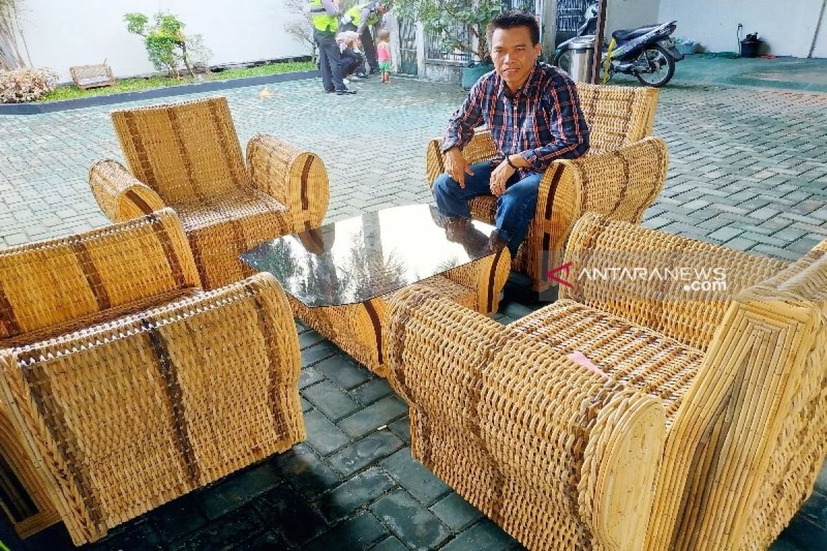 Perajin rotan keluhkan kesulitan bahan baku