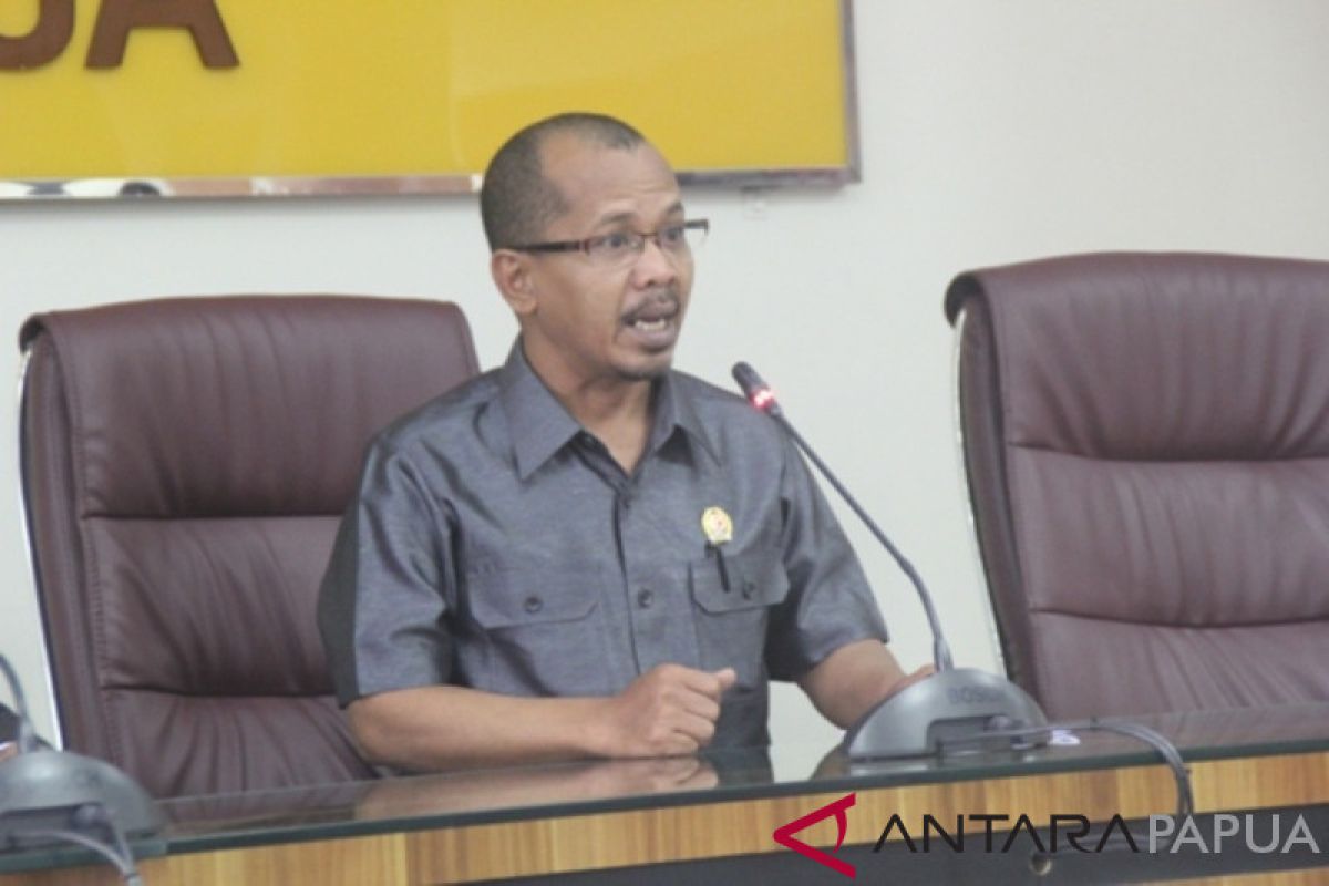 Bawaslu minta keterangan bendahara KPU Kota Jayapura terkait netralitas pemilu