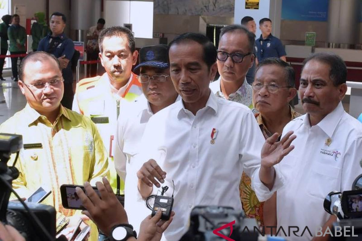 Presiden Jokowi  blusukan ke Pasar Pagi Pangkal Pinang