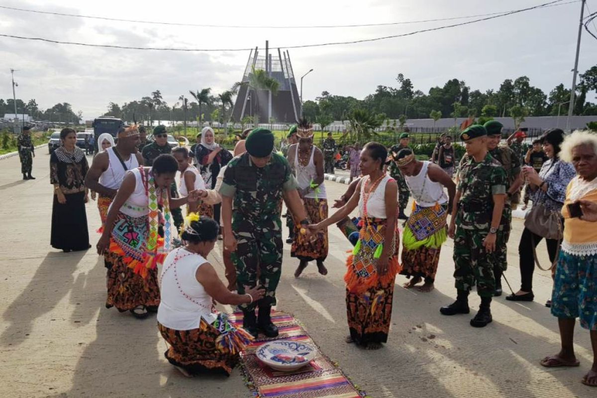 Pangkostrad kunjungan kerja ke Timika