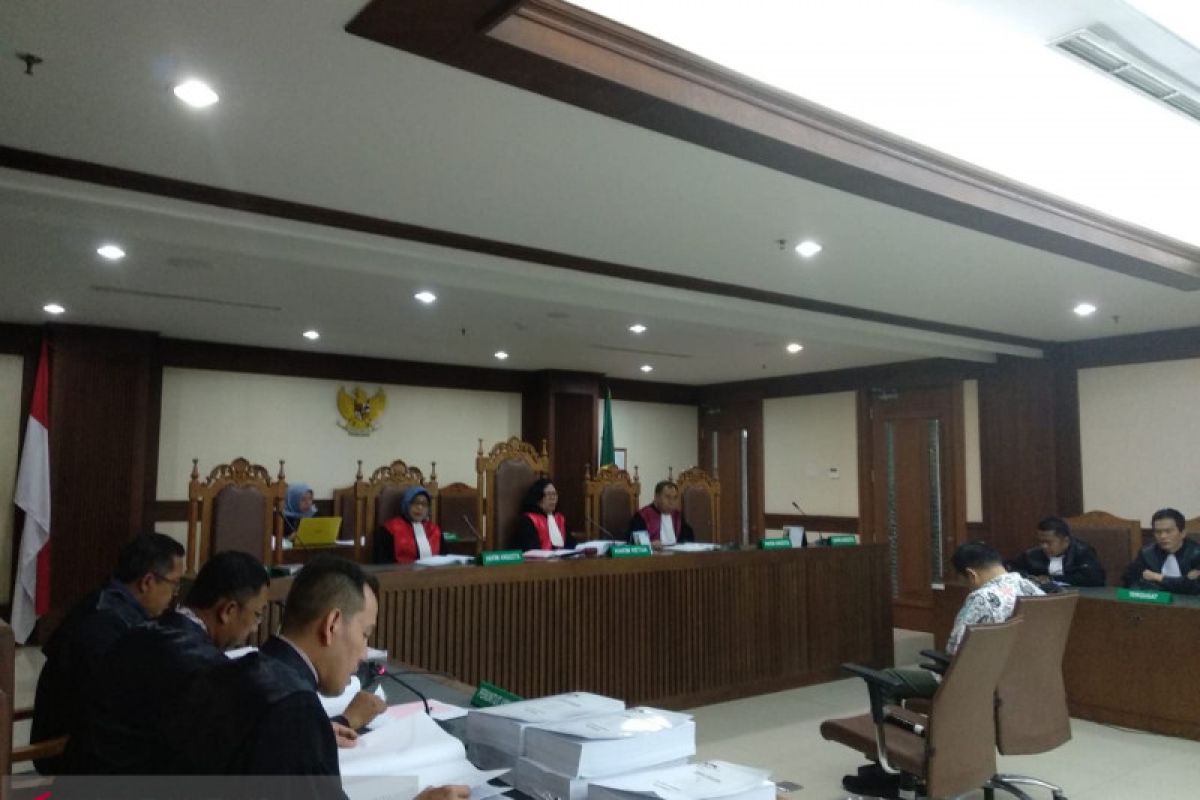 Panitera pengganti PN Medan dituntut 8 tahun penjara