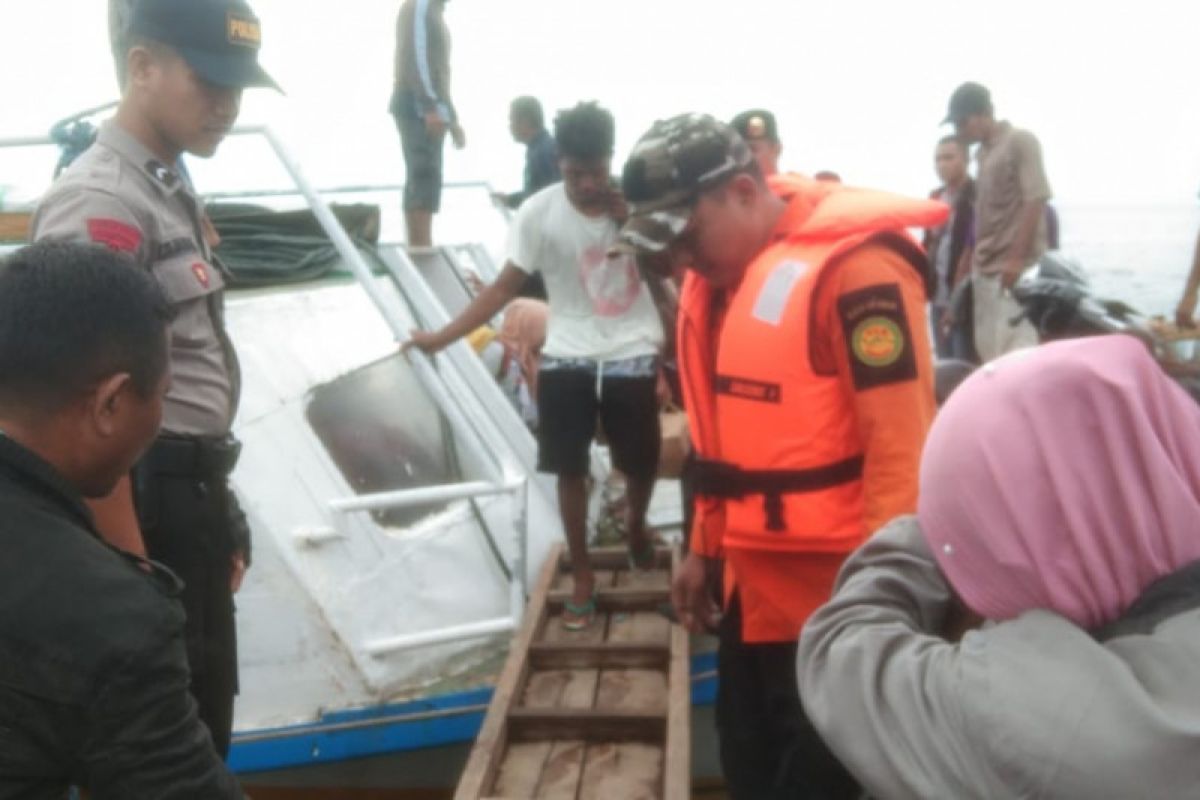 Kapal tabrak karang di Konkep