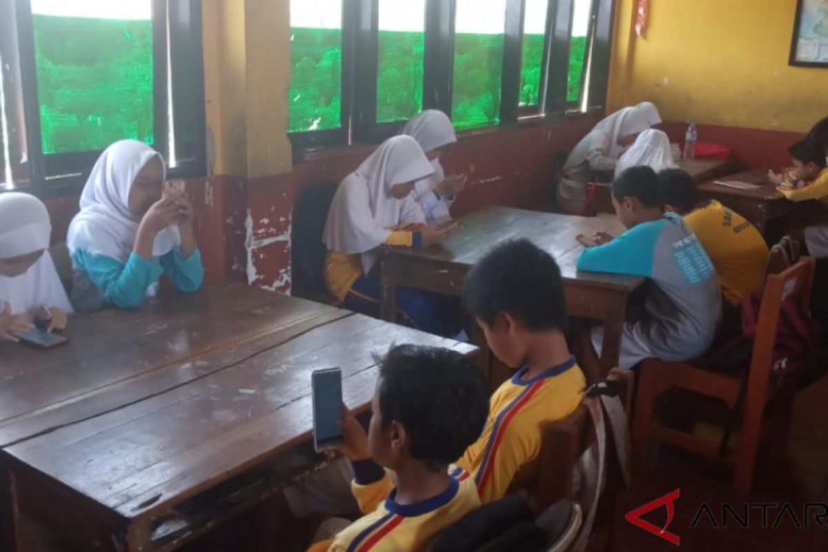 Aplikasi edupres pangkas biaya LKS di sekolah