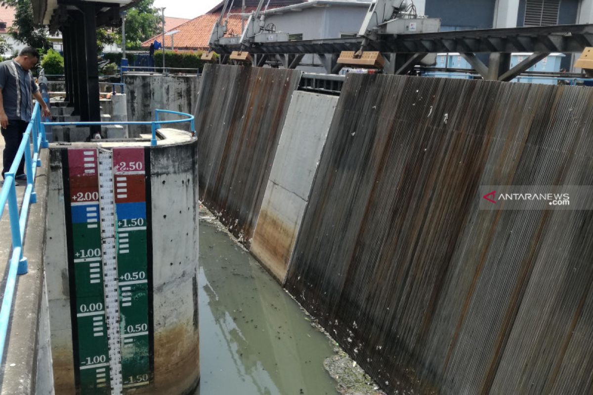 Pintu Air Pasar Ikan Jakarta Utara siaga dua