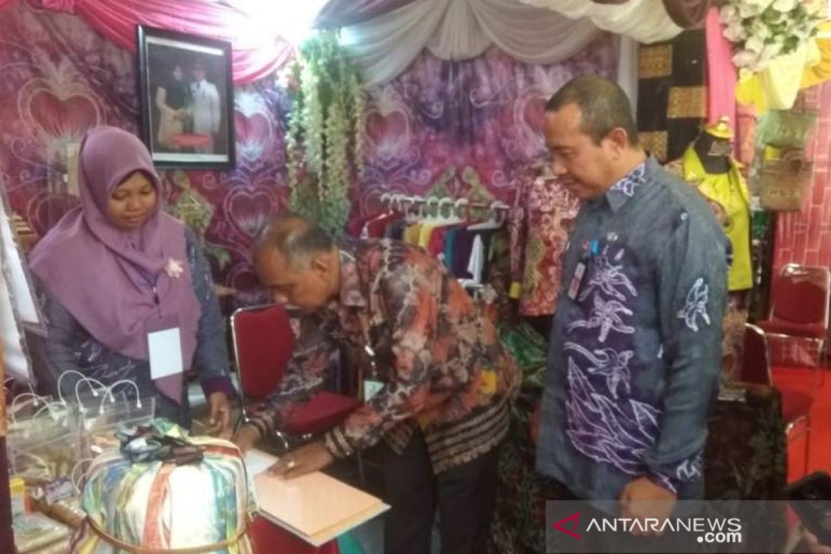 Stand Dekranasda HSS terbaik pertama ajang BSF 2019